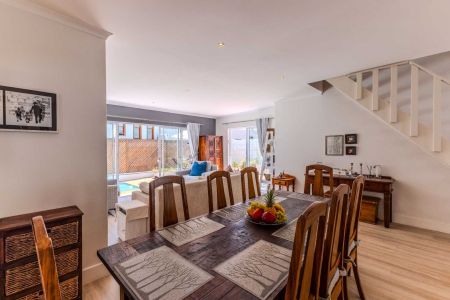 To Let 4 Bedroom Property for Rent in Fresnaye Western Cape